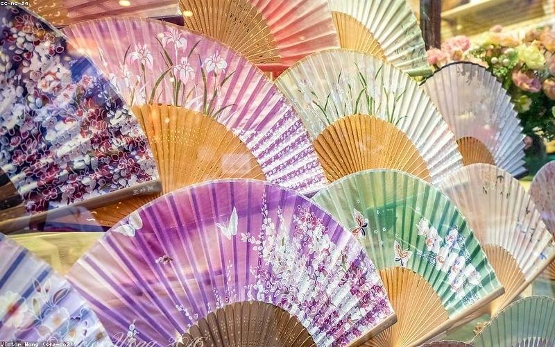 Portable Cooling Solutions: Desk Air Coolers vs. Traditional Fans
