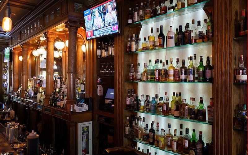 Modern Whiskey Accessories: Why Stainless Steel Beats Soapstone