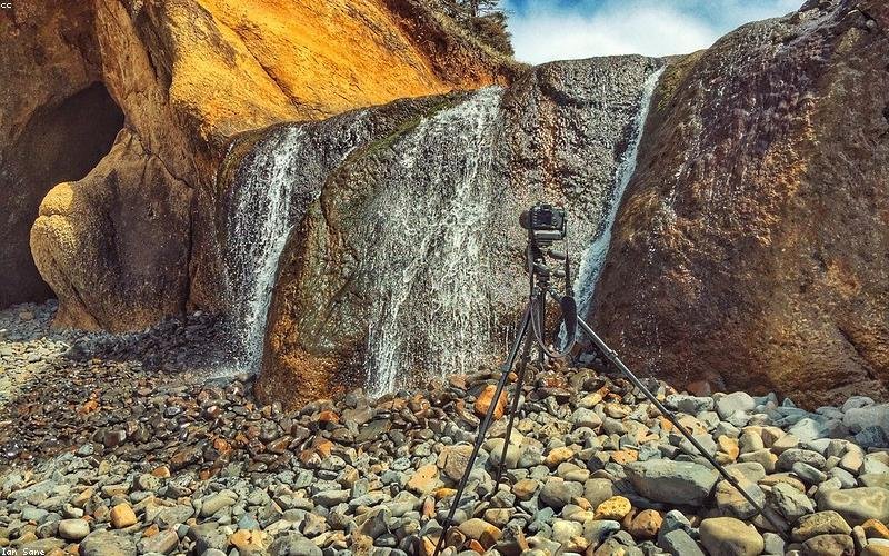 I Bought the Viral 360-Degree Auto-Tracking Phone Mount (Here's My Review)